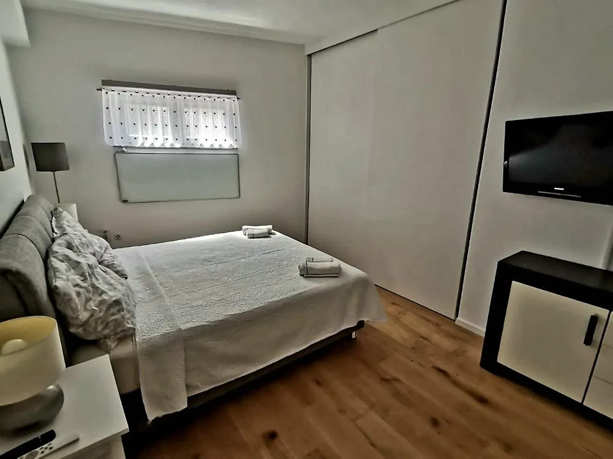 Apartment Grazia Pula 0*,